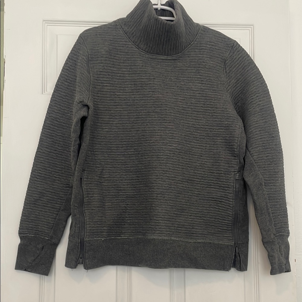 All in Motion Gray Turtleneck Sweater with Cozy Ribbed Design